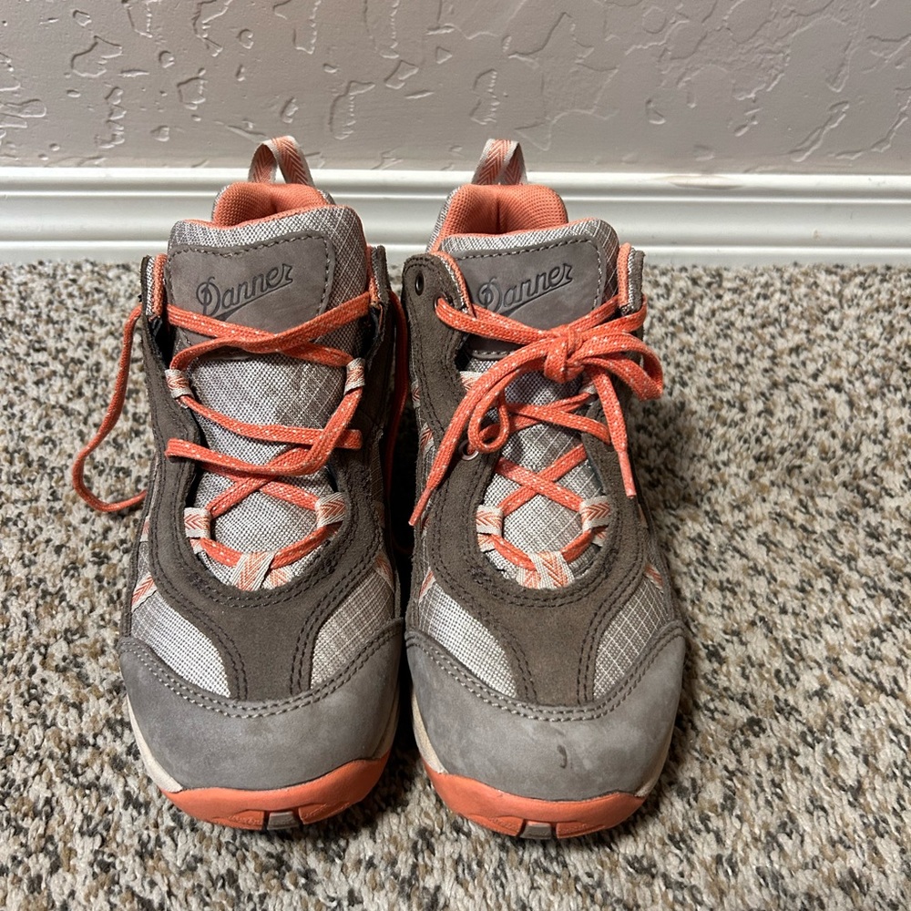 Danner Hiking Boots Woman’s 8.5 St Helens Low 3" Brown Orange Leather